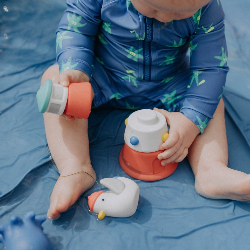 Itzy Stack & Squirt™ Bath And Water Toy Itzy Ritzy Baby & Toddler - Baby Toys & Activity Equipment