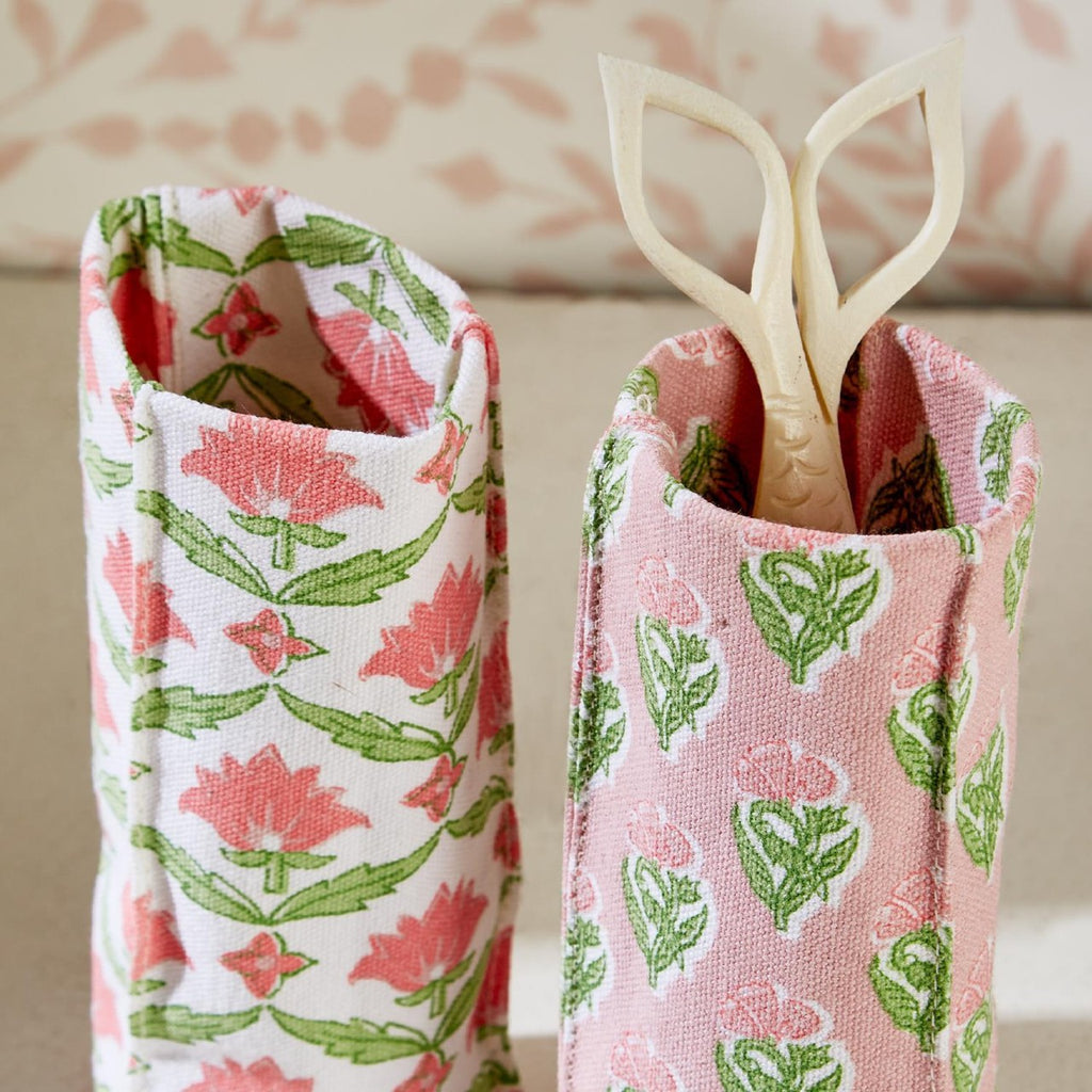 Floral Block Looking Good Weighted Eyeglass Holder Twos Company Apparel & Accessories - Pouches & Cases